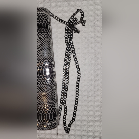 đWHBM printed metallic snake clutch - Picture 2 of 16